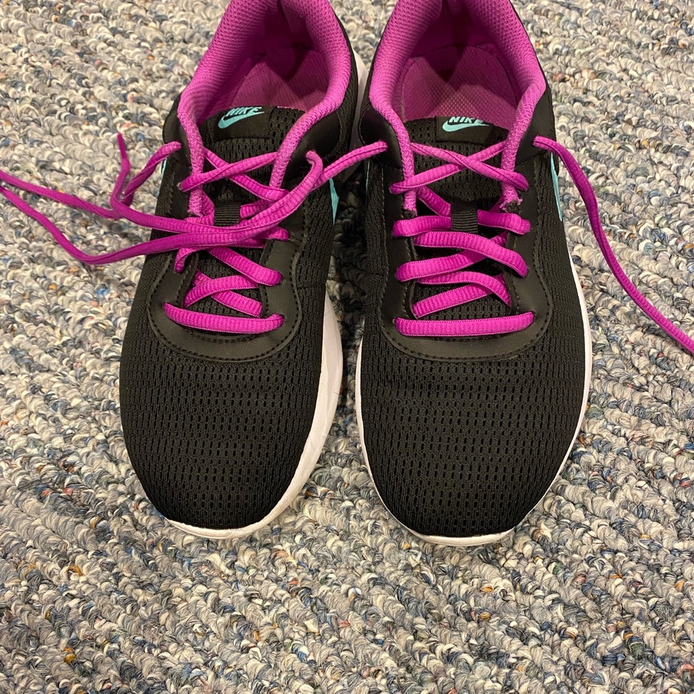 Youth Nike tennis shoes